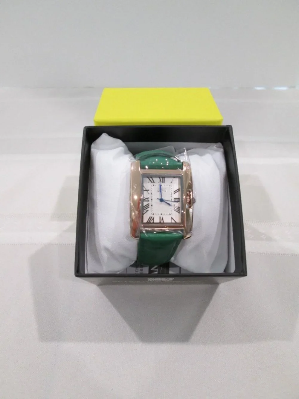💚 Invicta Ladies’ Gold Tone & Green Adjustable Strap Watch NIB
